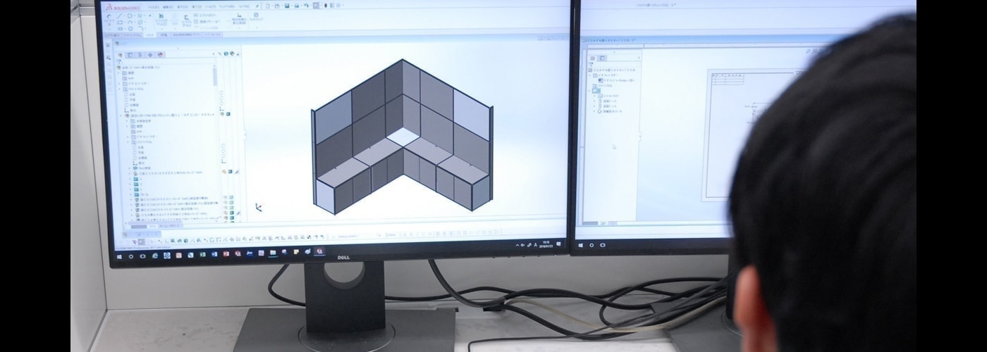 デザインをする社員