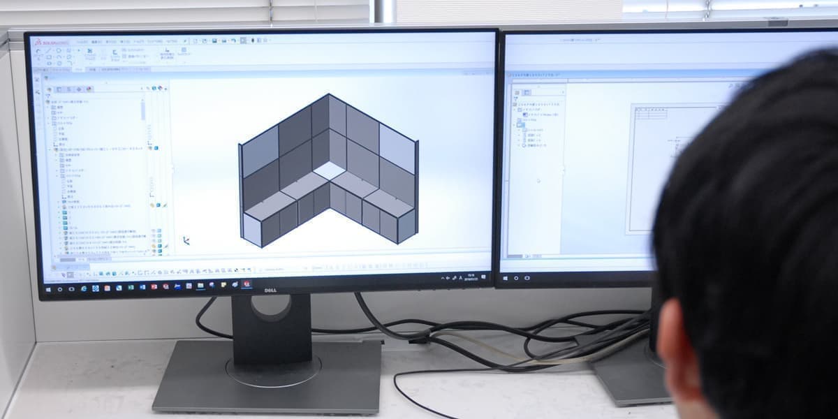デザインをする社員